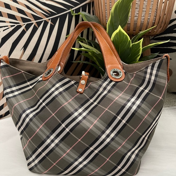 Burberry Blue Label Reversible - Picture 2 of 14